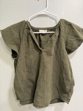 Universal Thread Olive Gauze Flutter-Sleeve Split V Top